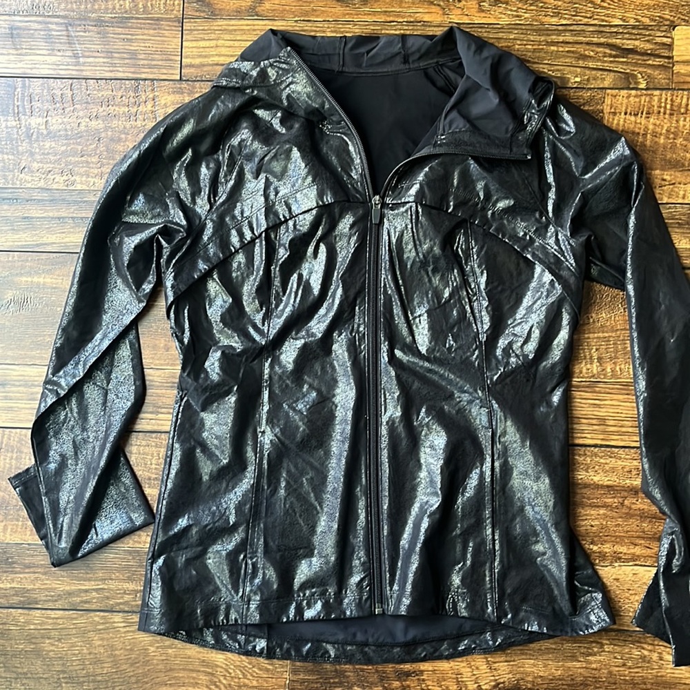 Exp Core lightweight hooded windbreaker